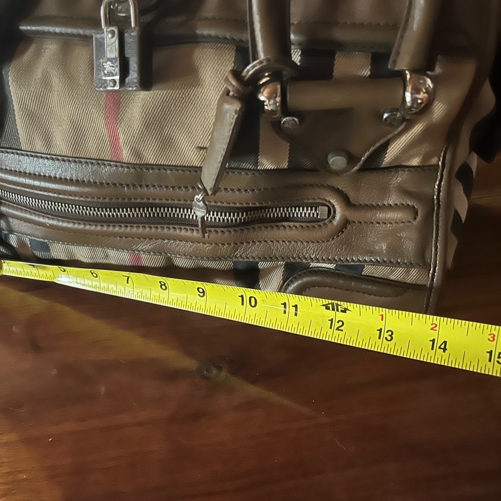 Burberry Brown and Tan Shoulder Bag beautiful. Vintage. Large - Picture 8 of 16